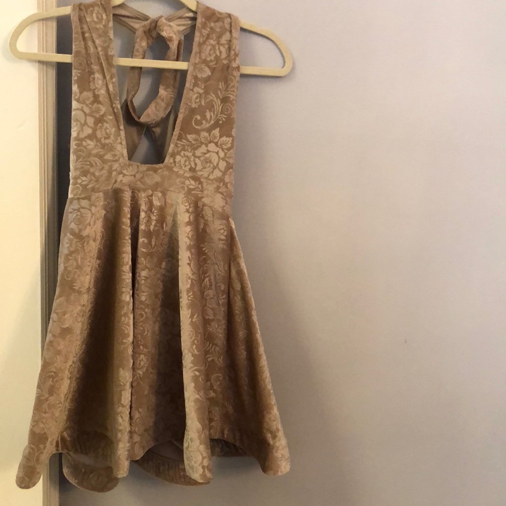 NWT, taupe halter dress, tan floral pattern. stiff floating hem S